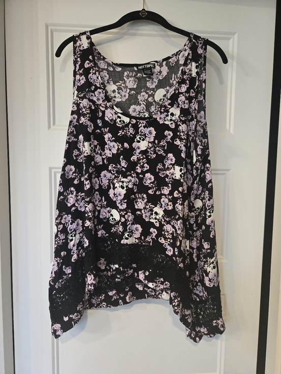 Hot Topic Tops - Hot Topic Black Tank Top with Pink Floral & Skull Print, Lace Trim. Size L